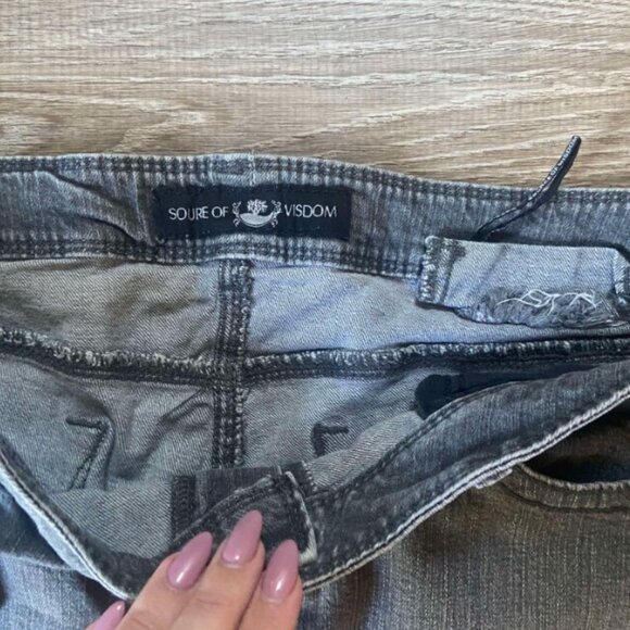 Torrid Source of Wisdom size 24W Grey skinny Jeans - Picture 2 of 4